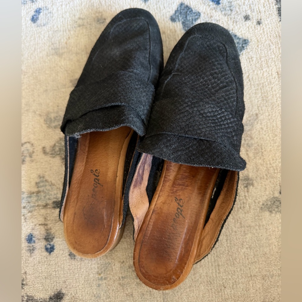 Black Women's Slip-On Shoes